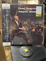 lionel-hampton-and-his-all-star-alumni-big-band-newport-uproar-plak
